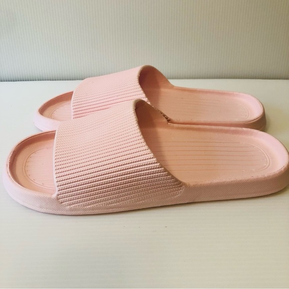 Women's Size 8 Pale Blush Pink Slide Flat Slippers Comfy Water Shoes - Picture 3 of 6